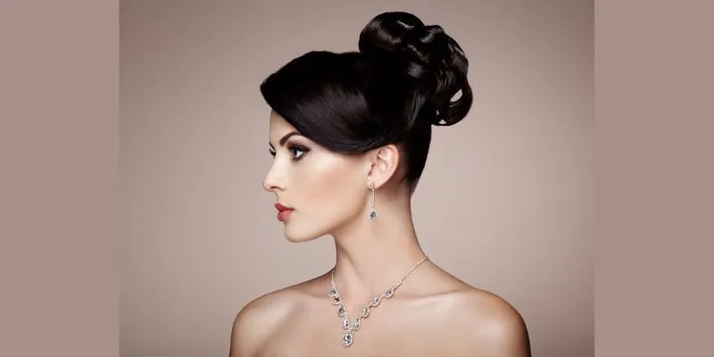 Cách phối hợp trang sức đẹp cho quý cô yêu cổ điển