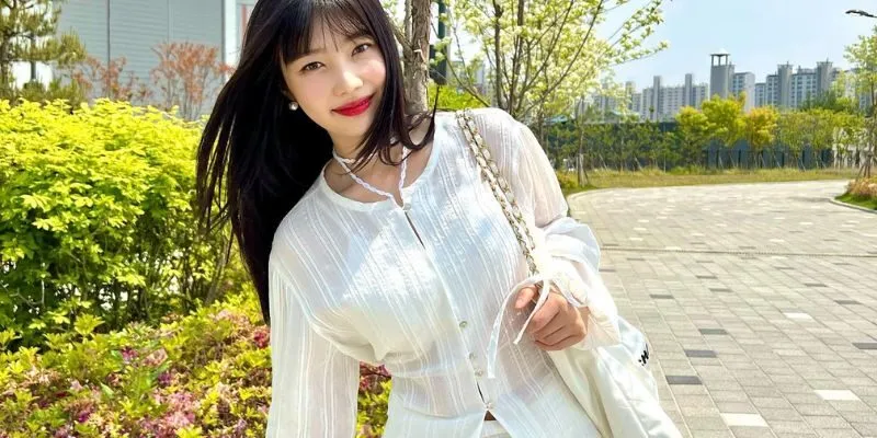 Gam màu trang phục trắng tinh khôi