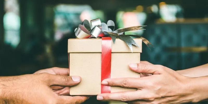 Hoa hồng vàng 24K - Quà tặng trao tay mùa tình nhân