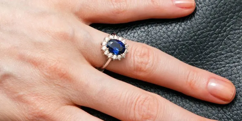 Lịch sử và ý nghĩa của đá Saphire tặng phẩm từ thiên nhiên