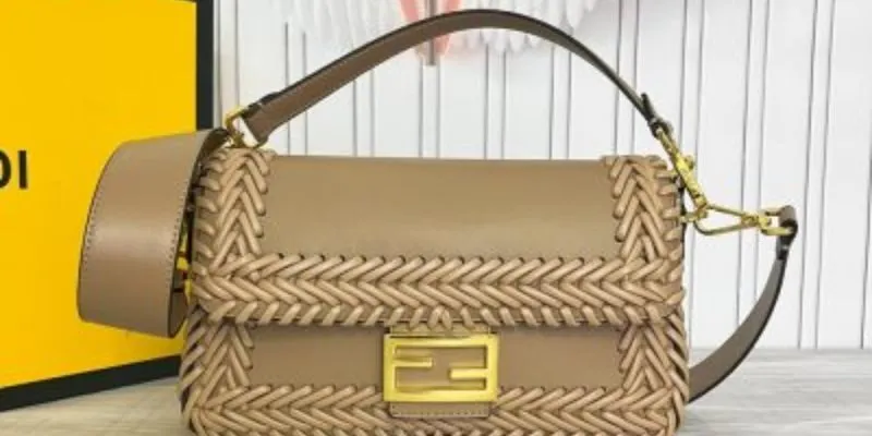 Túi xách đẹp Selleria của hãng Fendi (798 triệu đồng)
