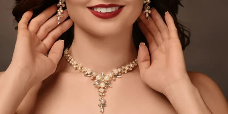 Xu hướng trang sức đẹp cho quý cô yêu cổ điển
